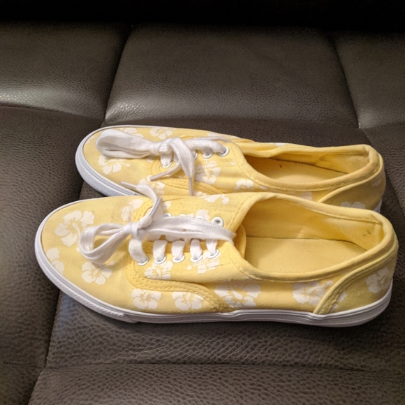 YELLOW FLORAL SNEAKERS SIZE 7 WOMAN'S - Picture 3 of 4
